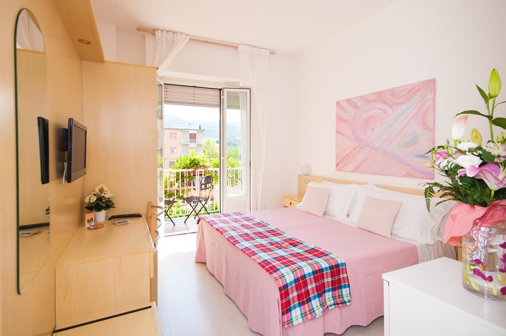 Hotel Giongo Spotorno Buitenkant foto